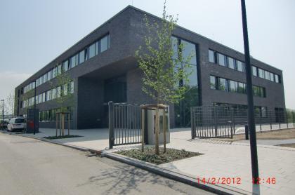 MULTIROLLO: Die Sonnenbrille für das Bürogebäude