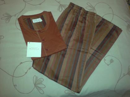 Neuer, original verpackter Pyjama in Gr.: 56 von Novila, NP 119,00 EUR