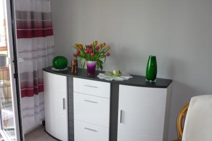 Weißes Sideboard sehr gut erhalten (2 Jahre alt ) zu verkaufen