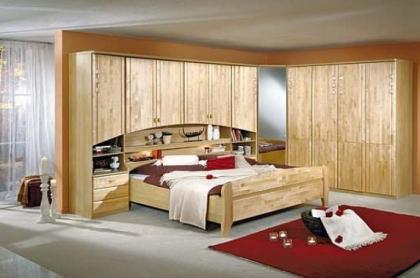 Komplettes, neuwertiges Schlafzimmer in Erle
