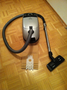 Miele Staubsauger Silver Machine S371 Jazz Plus 1600 Watt - neue Lager und Kohle