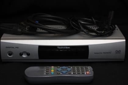 TechniSat Digital PS DVB Digitaler Sat-Receiver mit Fernbedienung