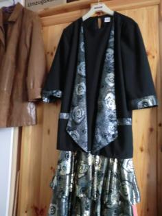 Verkaufe ein Damenkleid mit Jacke Gr.48
