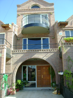 3 stöckiges Haus in Madryn, Argentinien  