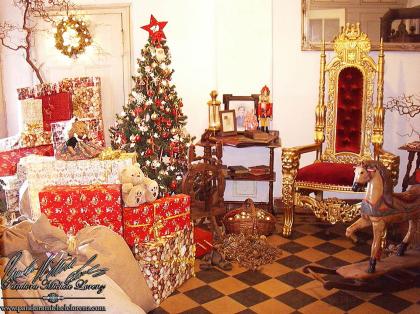Nostalgische Weihnachtsdekorationen und antike Weihnachts-Loungebereiche für ein