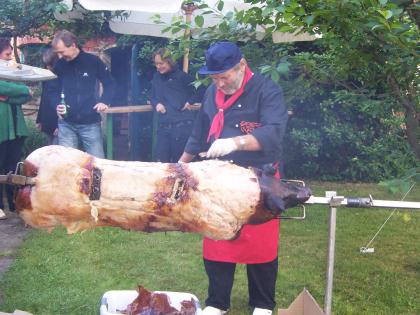 Schwein am Spieß ein Highlight Ihrer Feier 