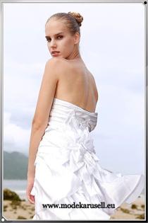 Abendmode Abendkleid mit Schleppe in Weiss von Modekarusell Gr 34 bis Gr 64