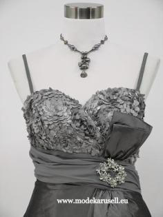 Abendmode2021 Abendkleid in Silber Grau von Modekarusell