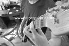 MGI Absolvent bietet Gitarrenunterricht für Anfänger/ Fortgeschrittene