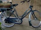 Damenfahrrad mit Benzinmotor