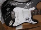Original signierte Gitarren von Top-Bands, Deep Purple, Saxon usw