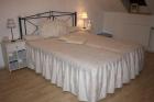 Romantisches, französisches Doppelbett