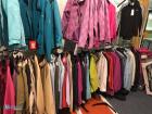 Markenbekleidung ca. 3554 Stück Adidas, Jack Wolfskin, Crossfield etc. Sport Bek