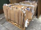Kartonage Papier zu Ballen verpresst
