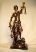 Justitia-Statue, bronzefarben