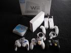 Nintendo Wii Modchip 2 Wiimotes(mit Nunchucks), 3 Gamecube Kontroller und 25 Spi