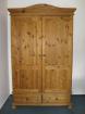 Schöner Kleiderschrank Kiefernholz massiv