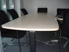 Neuwertiger Konferenztisch zu verkaufen