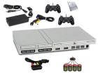 Die PlayStation 2 Slim SCPH-77004, silber