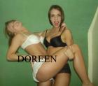2 hübsche junge Hühner