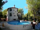 Villa im traditionellen spanischen Stil mit 3000 m2 Land. Gelegen in der begehrt