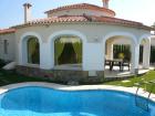 Moderne voll klimatisierte (w/k) Villa mit privatem Pool und Grasgarten in dem b