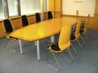 Besprechungstisch mit 8 Besprechungsstühlen 