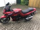 Motorrad 500er Kawasaki in rot.
