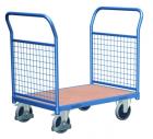 Plattformwagen mit zwei Schiebebügeln