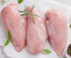 Hähnchen Brustfilet ohne Haut, ohne Knochen, natur. Im Karton verpackt.
