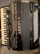 Ich verkaufe ein Akkordeon der Spitzenklasse.