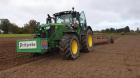 In Havelsee können Sie mit einem modernen Traktor auf dem Feld arbeiten!